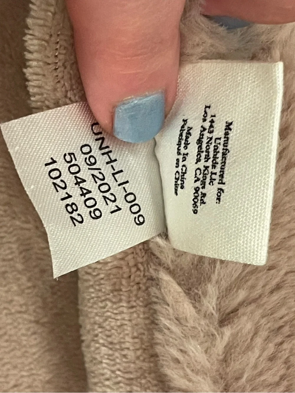 UnHide Plush Throw Blanket in Dusty Blush